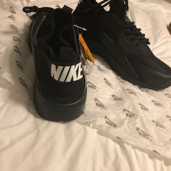 Nike Huaraches - Picture 3 of 5